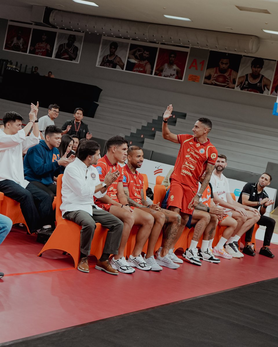 Persija dan Pelita Jaya Basketball resmi menjalin kerja sama strategis lintas cabang olahraga melalui penandatanganan MoU di GOR Soemantri Brodjonegoro, Kamis (12/2).

Kerja sama ini mencakup pengembangan brand, aktivasi bersama, pertukaran pengetahuan dalam pengelolaan klub