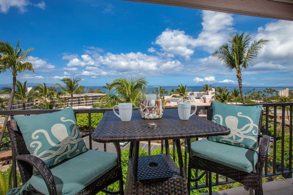 Fall in love with Maui this February 🌺
mauivision.com/vrp/rentals/pr…

Stay in Penthouse D605 at Kihei Akahi with 180° ocean views, stunning sunsets, king bed, new split A/C, and just steps to Kama‘ole Beach II. 🌊🌴

Romantic island escape awaits. 💙 #Maui #VacationRental #IslandLife