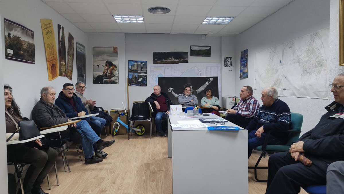 Nos hemos reunido con la Plataforma de Vecinos Estoril 2 y 3.  Agradecemos su acogida y que le hayan trasladado sus diferentes planteamientos para el barrio y para Móstoles a nuestro portavoz, <a href="/Jesusarrabe/">Jesús Arrabé</a> 

Continuamos barrio a barrio para mejorar nuestra ciudad.