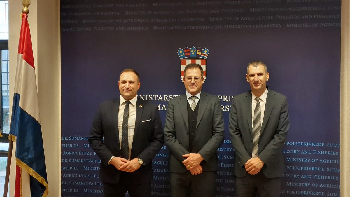 mbernal_GFCM's tweet photo. Honoured to have met H.E. @david_vlajcic 🇭🇷

With +58000 tonnes of fish caught per year, #Croatia is the fifth largest producer in the #GFCM area of application and a key player in regional fisheries governance.

We look forward to strengthening our activities in the #AdriaticSea https://t.co/smownWe7RV