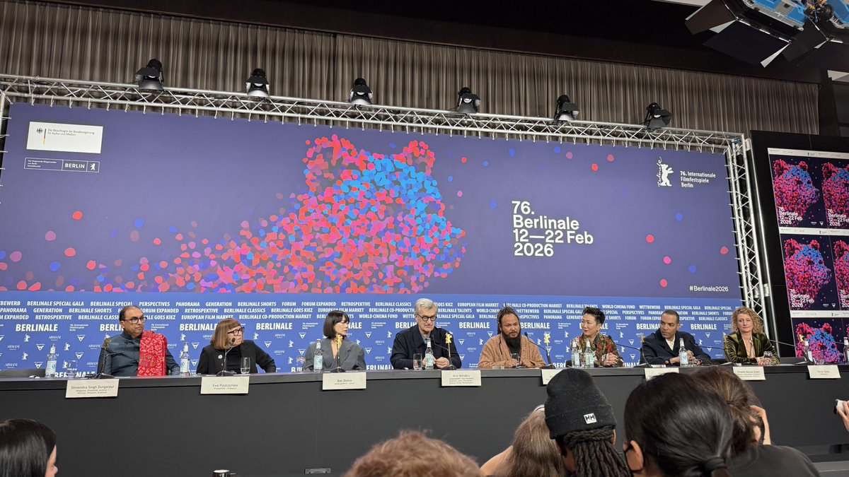 Zensiert die Berlinale? Als ich gerade meine Frage an die Jury zum Thema Politik und selektive Menschenrechte stelle, wird der Livestream online unterbrochen. Angeblich „technische Störung“. Weder die Antworten noch die Unruhe im Saal sind zu sehen.

Skandalös!
