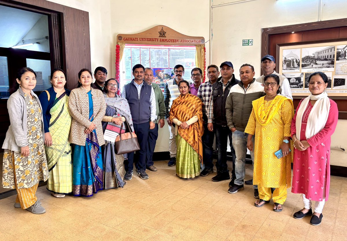 প্ৰাণৰ শিল্পী জুবিন গাৰ্গদেৱৰ পৱিত্ৰ স্মৃতিত ১২ ফেব্ৰুৱাৰী তাৰিখে গুৱাহাটী বিশ্ববিদ্যালয়ৰ Employees' Association ৰ জুবিন গাৰ্গ বিশেষ প্ৰাচীৰ পত্ৰিকাখন উন্মোচন কৰা হয়। 

উন্মোচক হিচাপে উপস্থিত থাকি পঞ্জীয়ক অধ্যাপক উৎপল শৰ্মাই কৰ্মব্যস্ততাৰ মাজতো সময় উলিয়াই এখন সুন্দৰ প্ৰাচীৰ