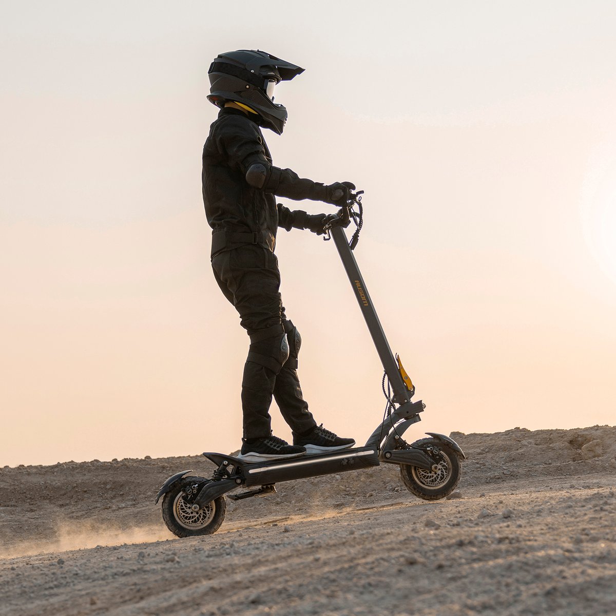 City life moves fast—don't let traffic slow you down. 🏙️⚡️
Choosing the right ride saves you time, energy, and stress.
Ready to revolutionize your commute? Shop our 2026 scooter lineup: 👉shorturl.at/7VhqS
#ElectricScooter #SmartCommute #Geekbuying