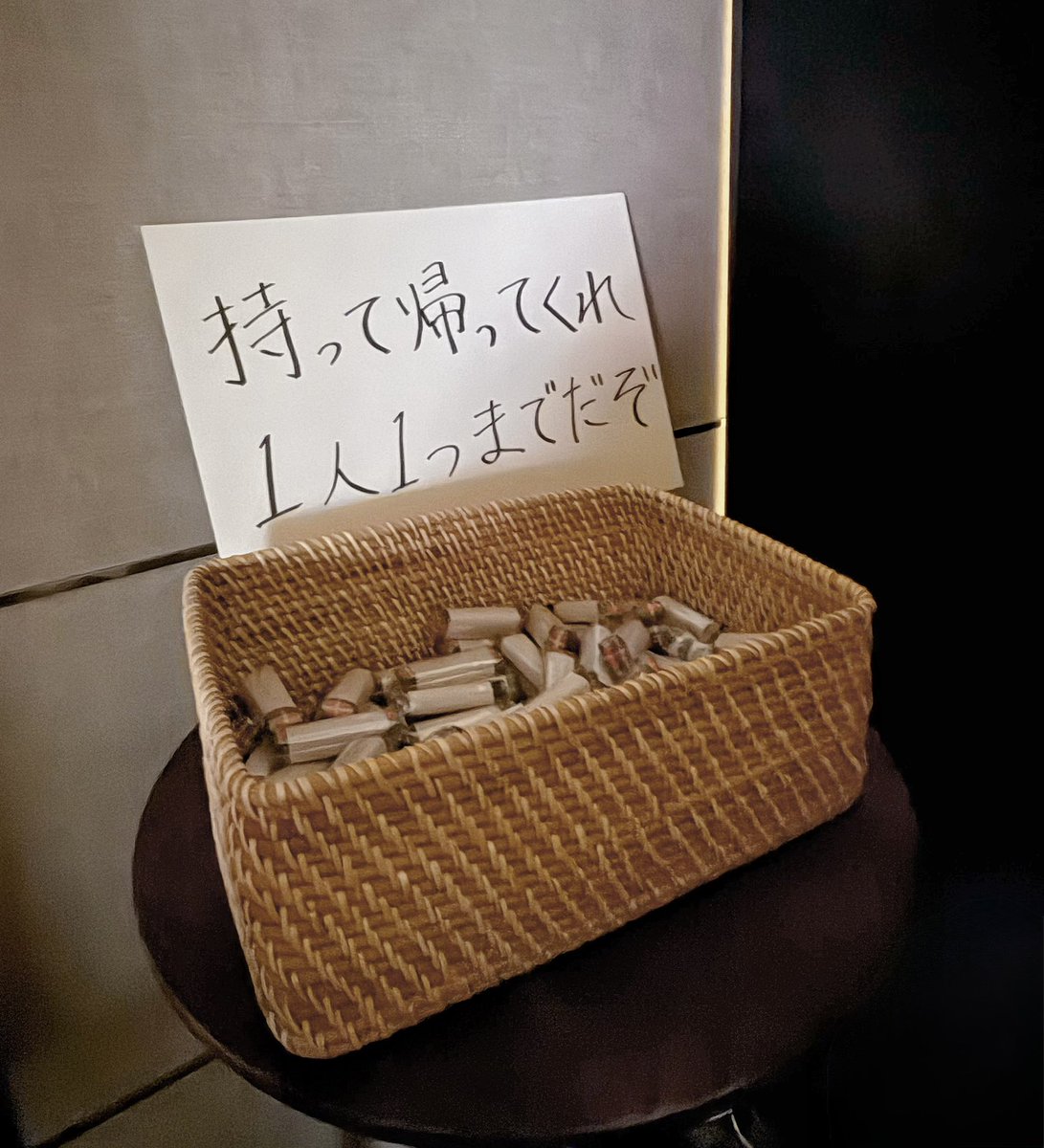 ヴァルの衣装展、繊細なレースを一つ一つ白手袋したスタッフさんが手渡ししてくださって本当に素敵だったんだけど、俺たちのトリスタ展示会の事思い出して笑顔( ◜ᴗ◝ )