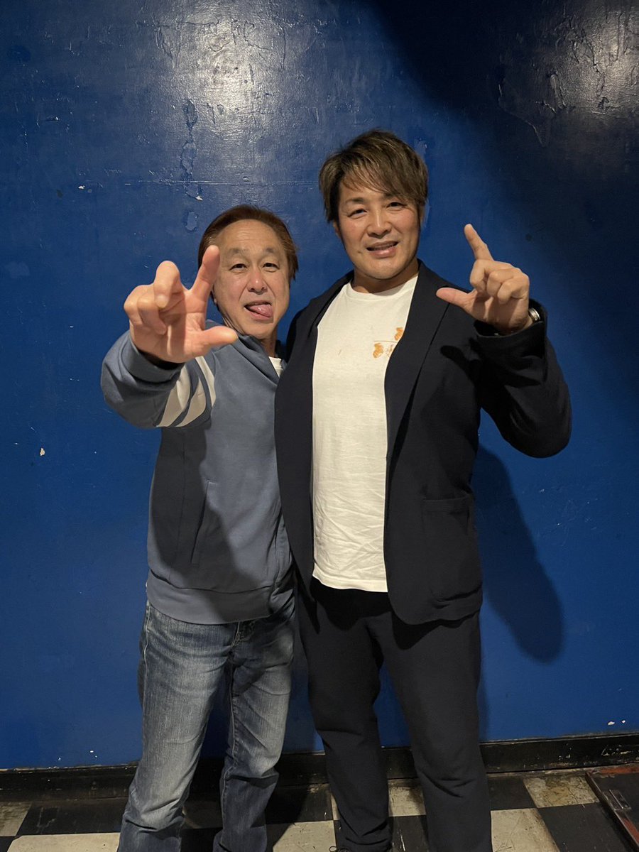 atsushi_fujiya's tweet image. キース誕生日パーティーに棚橋弘至社長がロフトに来て下さいました❣️愛してま〜す！！
2/15宮古島GOODLUCK!
GOODLUCK!PRESENTS
お久しぶりです宮古島
ニューロティカワンマンライブ！
おいっ！第1回目の宮古フェスはニューロティカ とラフィンノーズだったんだよ❣️
#新日本プロレス
#棚橋弘至
#ARB