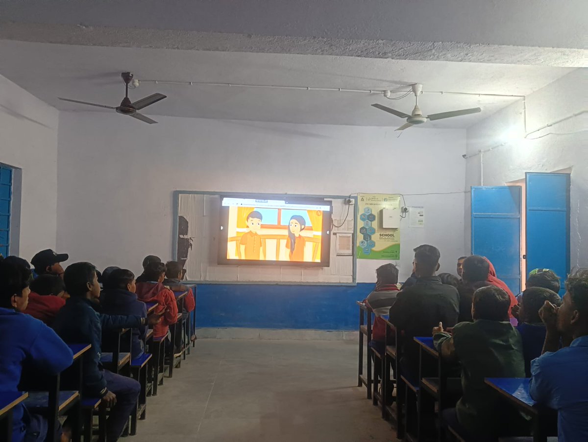 school_in_abox's tweet photo. Thriving talents at Middle School Nawagarhi: Daily smart learning via #SchoolInABox. #ITCMissionSunehraKal shines bright in Bihar! ✨ #ITC #SIAB #Munger #Bihar #StudentLedLearning https://t.co/u6lZ5EnfxN
