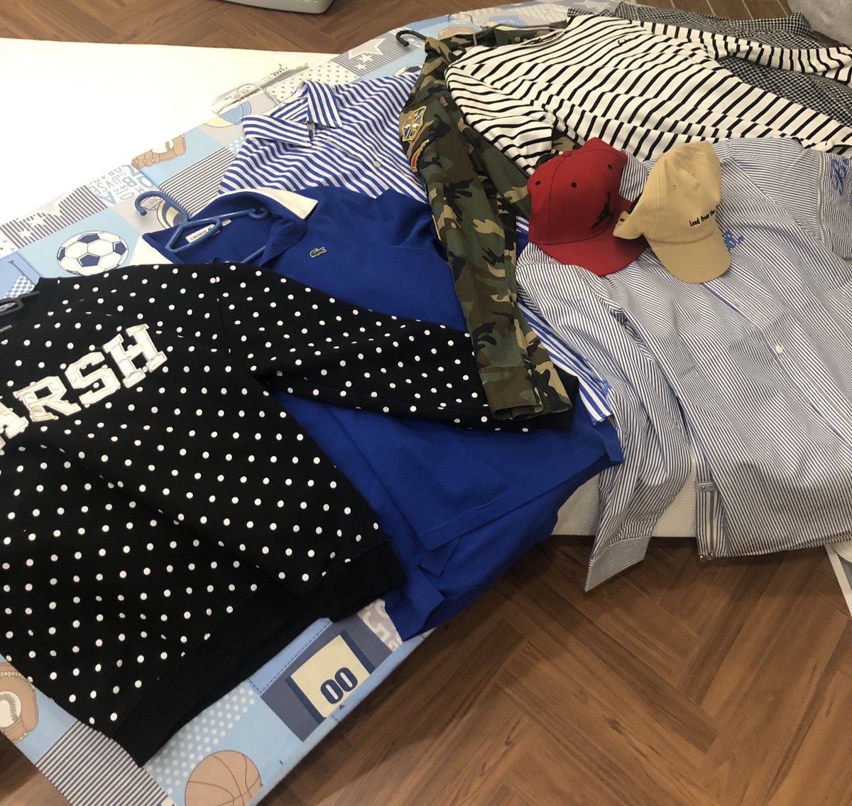 SF9official's tweet image. 플리마켓 나눔 중 맘에 드시는 옷 있나요?
#SF9 #INSEONG