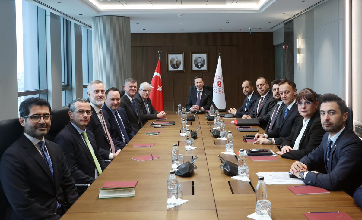 İstanbul’da, millî petrol şirketimiz TPAO ile bp arasında petrol ve doğal gaz alanında iş birliğimizi derinleştirecek bir Mutabakat Zaptı’nı imza altına aldık.

Söz konusu anlaşma mevcut sahaların geliştirilmesi, yeni arama potansiyellerinin birlikte değerlendirilmesi, petrol