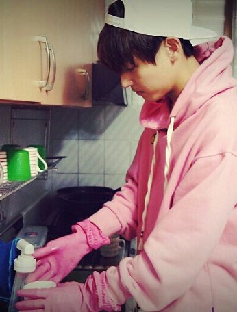 Lysian486's tweet image. 핑크후드 저요 아니 아직도 ㄹㅇ 있다고??
안입는거 언제부터 정리안한거얔ㅋㅋㅋㅋ