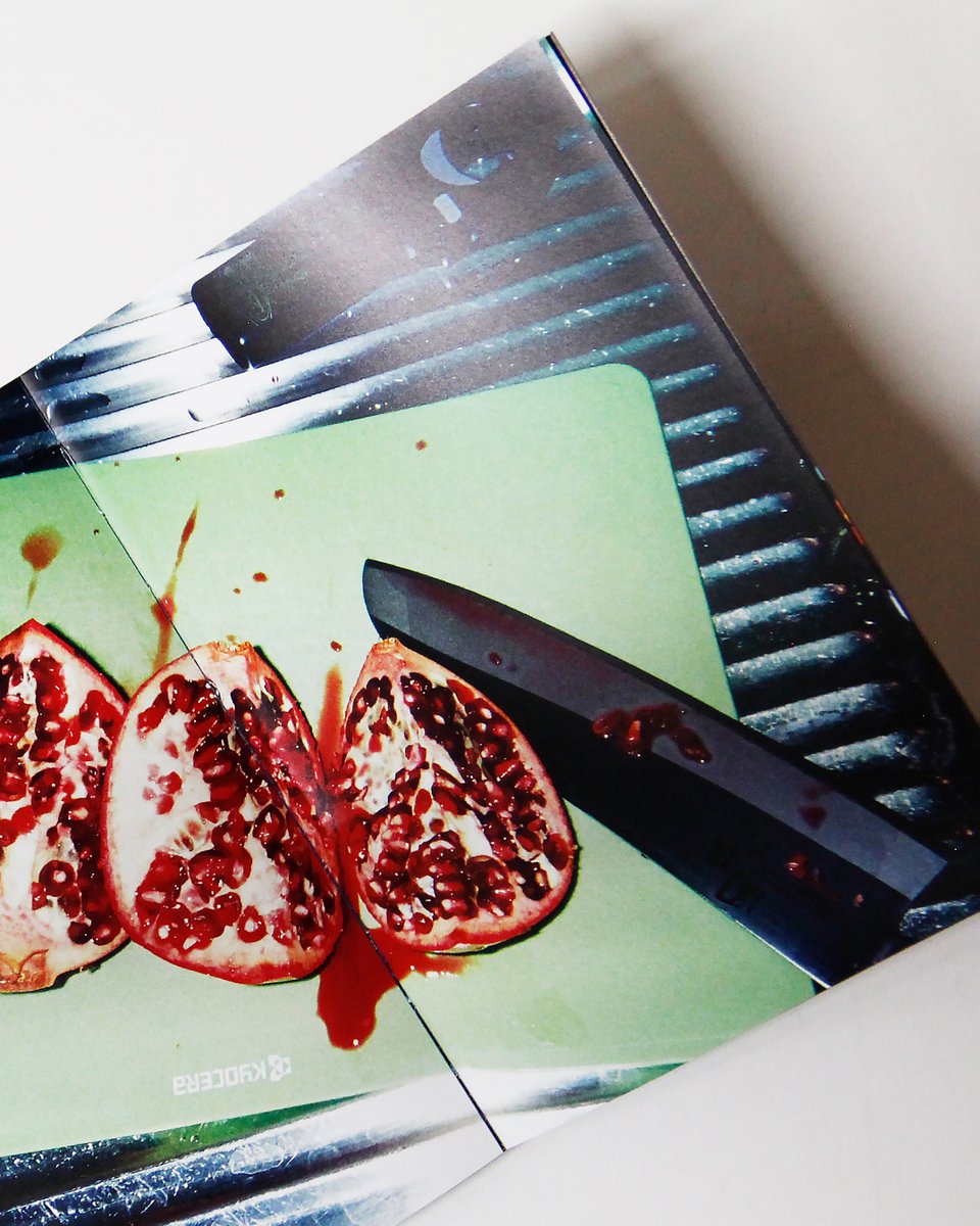 坂本陽『THE BEAM』（サイン入り）
「HYSTERIC GLAMOUR」での写真展に合わせ刊行された本作は、存在が放つ光をテーマに心象風景をはじめ身の回りの友人達やライブハウス等のカルチャーシーンを35mフィルムで撮影。あとがき：北村信彦
通常版
fugensha-shop.stores.jp/items/6898527f…
特装版
fugensha-shop.stores.jp/items/689852ac…