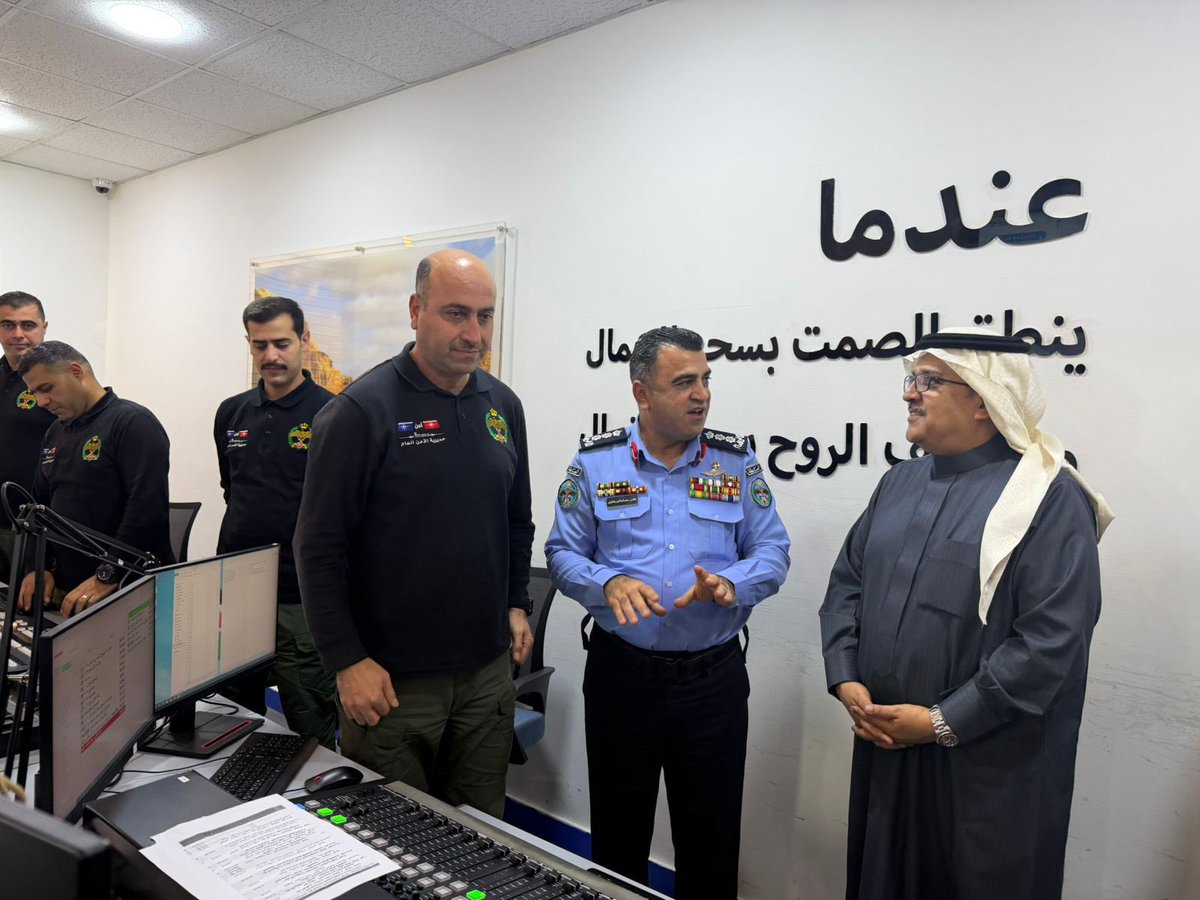سُررتُ بزيارة إدارة الإعلام والشرطة المجتمعية وإذاعة FM التابعة للأمن العام بالمملكة الأردنية الهاشمية، والتقيتُ مدير الإدارة العقيد عامر السرطاوي، وزملاءه حيث اطلعت على التجربة المتميزة في توظيف الإعلام الأمني لخدمة المجتمع وتعزيز الشراكة المجتمعية.
وخلال اللقاء تم نقاش عددٍ من