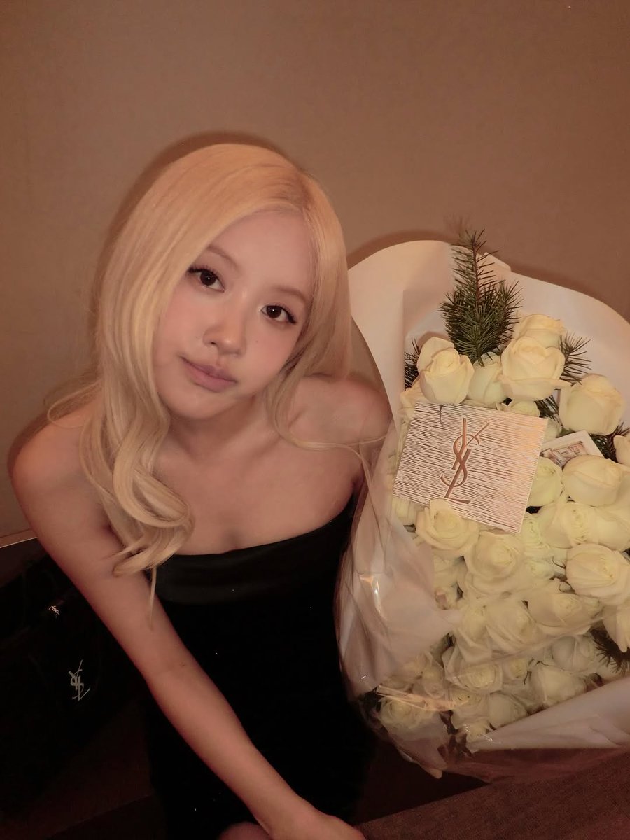 ROSÉ DAYS tweet media