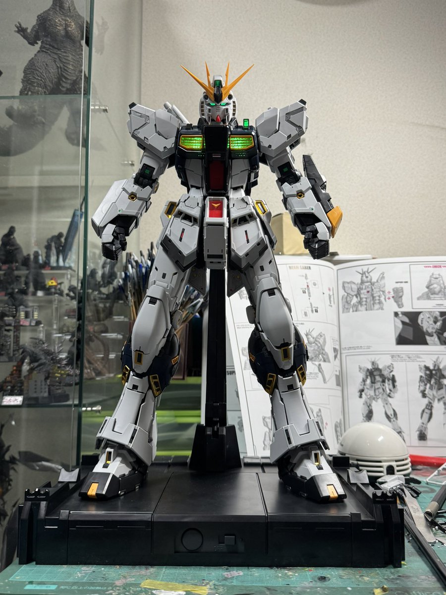 今日は振替休日で一日休みだったからPGνガンダム一気に進めれた
今回は塗装しないからさっさとファンネルも終わらせて次の模型やるぞ