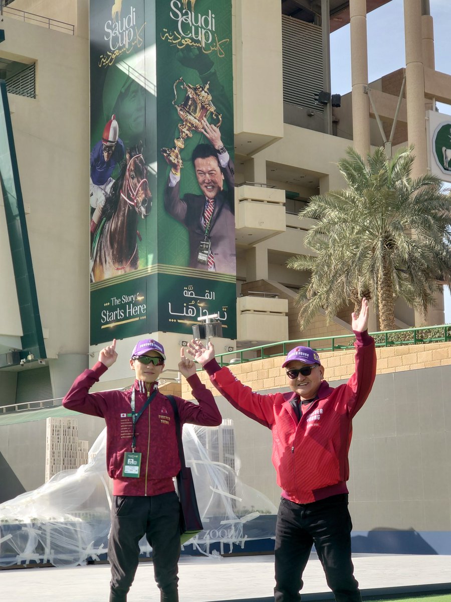 yahagistable's tweet image. なんと‼️
キングアブドゥルアジーズ競馬場スタンド側面には、パンサラッサが🥰
#パンサラッサ
#広尾レース
#2023年サウジカップ