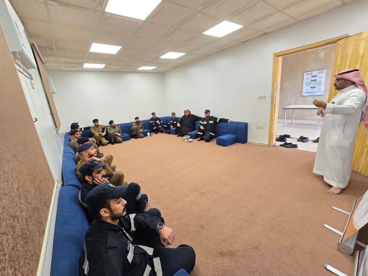 tdark_ASA's tweet photo. اقامت الجمعية لقاء توعوي عن اضرار التدخين وطرق الوقاية والعلاج في إدارة الدفاع المدني بالمذنب وذلك ضمن برامجتها التوعوية لتحسين جودة الحياة وتحقيق رؤية سمو سيدي ولي العهد ٢٠٣٠🌱.
@SaudiDCD https://t.co/sg1Eu3U1rW