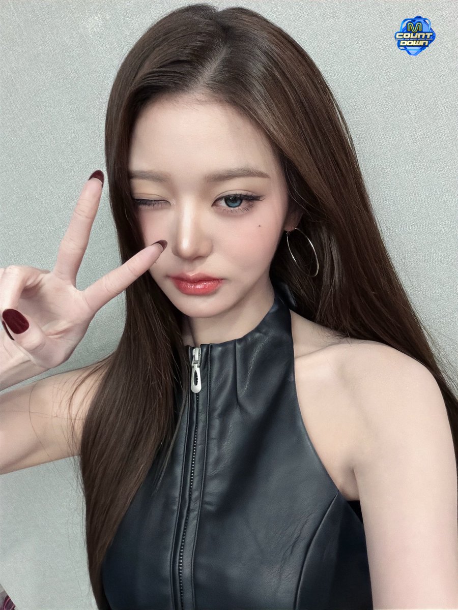 [#럭키비키🍀🐝] 

엠카운트다운 오늘도 뱅뱅✨️✨️

#장원영 #원영 #JANGWONYOUNG #WONYOUNG #ウォニョン 
#아이브 #IVE #アイヴ