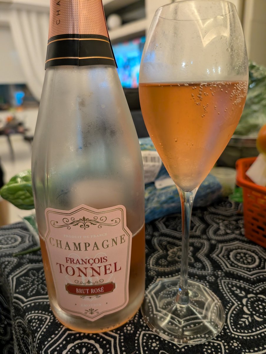 BlueHeartsUWS's tweet image. Brut Rose #Champagne 
Awesome w/ raw oysters and grilled pomfret. 
#宅飲み 
#シャンパン