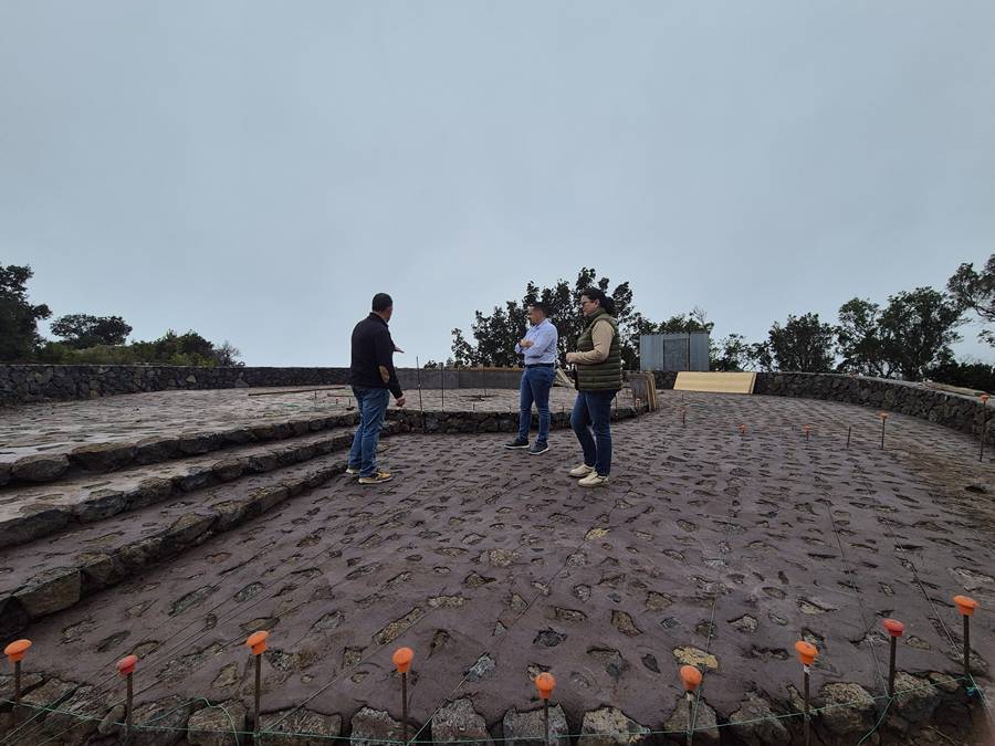 elapuron's tweet photo. Villa de Mazo avanza en las obras de los miradores El Lomo y Montaña Las Toscas
https://t.co/km8hNNSP4q

#VilladeMazo #miradores https://t.co/f6xTLctBXD