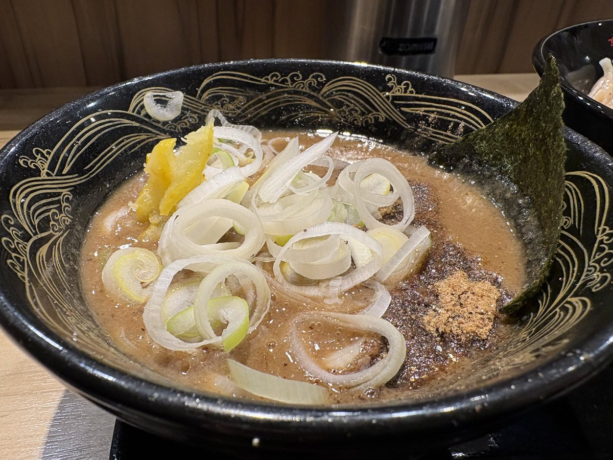 改札内のつけ麺のクオリティーじゃねえよ‼️