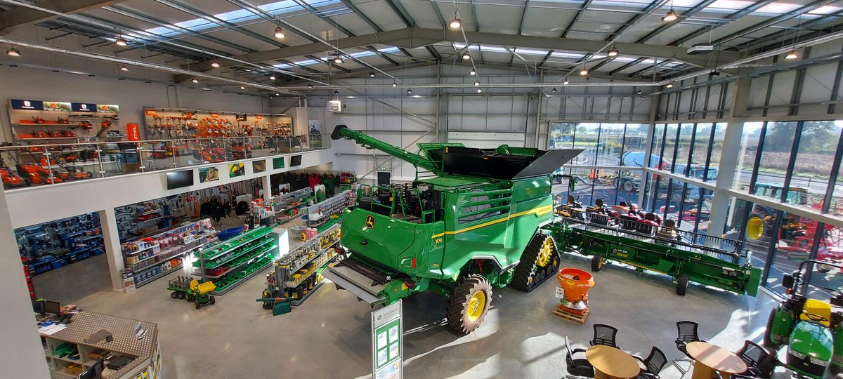 filstorage's tweet image. Throwback Thursday to this magnificent flagship branch we completed for Ripon Farm Services back in 2022.

Read about it here 👉 filstorage.com/blogs/news/fil…

#retailsolutions #retaildisplay #storagesolution #warehousestorage