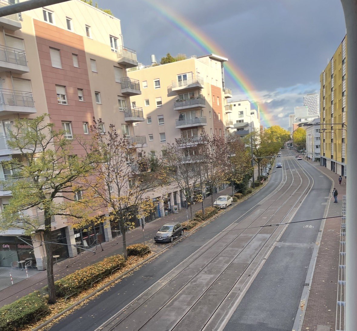 <a href="/AysunA81198/">öylesinebiri</a> <a href="/wattydaily__/">Ünzile🇹🇷</a> kızlar ikiniz de benim gibi gökkuşağı sevdiğiniz için bu fotoğrafı da atmak istedim! Gördüğüm en güzel gökkuşağıydı ve mor rengine bakar mısınız? Hayran hayran izlemiştim, Allah ne güzel yaratmış renkleri 🌈