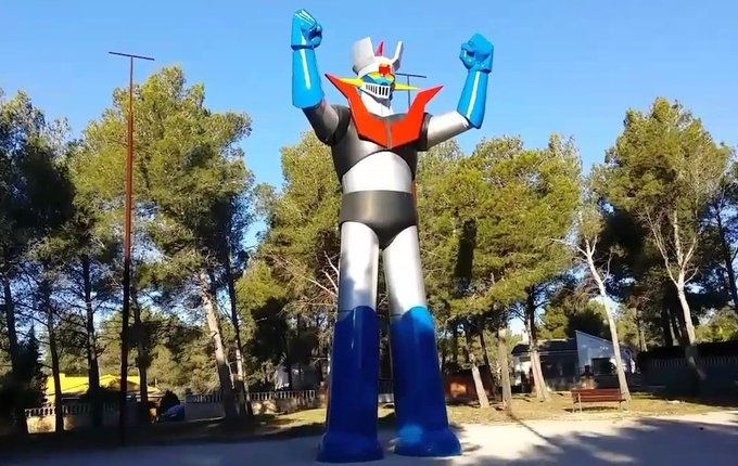 La estatua de Mazinger Z más grande del mundo se encuentra en España, en la Urbanización Mas del Plata de Cabra de Camp, en la comarca del Alt Camp (Tarragona). Tiene 10 mts de altura y está construida en acero y fibra de vidrio sobre peanas de hormigón armado. #manga #anime