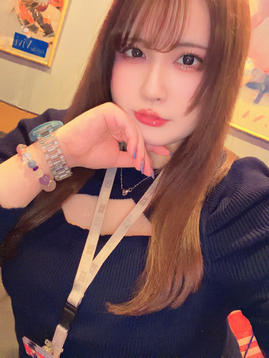 Viviバレンタイン💘DAY.1💘

愛を受け取りに来ないかい？？男子たるものいっぱいチョコを受け取るべし🫡✨

生チョコパイとチャンククッキーつくったよん💓🍫
🥂<a href="/GirlsBarVivi/">Girl's  Bar Vivi</a>🥂
 #Vivi #ガールズバー #歌舞伎町ガールズバー #AV女優 #セクシー女優 #グラビア #グラドル #アイドル #新宿 #歌舞伎町