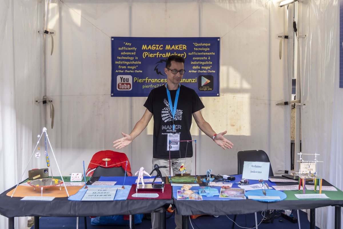 MakerFaireRome's tweet photo. ✨ Effetti magici incredibili con #MagicMaker, un progetto incredibile che unisce mistero, creatività e #tecnologia per creare installazioni artistiche ed effetti magici basati su scienza e innovazione.
🎩 Realizzato da Pierfrancesco Panunzi, appassionato prestigiatore che ha voluto portare a #MakerFaireRome la magia oltre il palco, contaminandola con strumenti accessibili e potenti come:
🔧 Arduino
📱 App Inventor (Android)
🖨️ Stampa 3D
E il risultato sono effetti sorprendenti, scenografie interattive e la magia che diventa progetto… con poca spesa e tanta inventiva! Hai visto Magic Maker a #MakerFaireRome? Scrivicelo nei commenti! 

 #Arduino #Stampa3D #AppInventor #Innovazione #Creatività  #Illusionismo