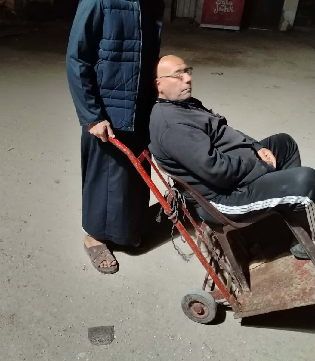 أعلى مراتب الظلم أن لا يستطيع المريض الحصول على كرسي متحرك

هذا الحال في غزة و هذا ما وصلت إليه الإنسانية

لا تتوقفوا عن إيصال صوتنا و رسالتنا