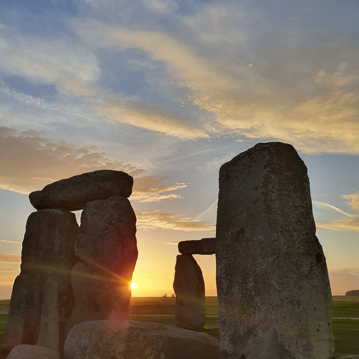 Sunrise at Stonehenge today (12th February) was at 7.25am, sunset is at 5.17pm  🌤