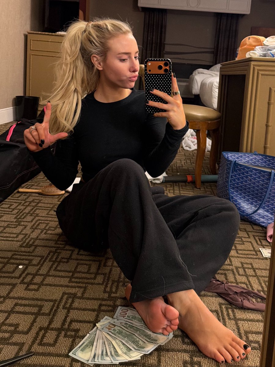 lay money right at my feet btch