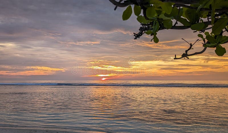 سبحان الله وبحمده عدد خلقه 
ورضا نفسه وزنة عرشه ومداد كلماته