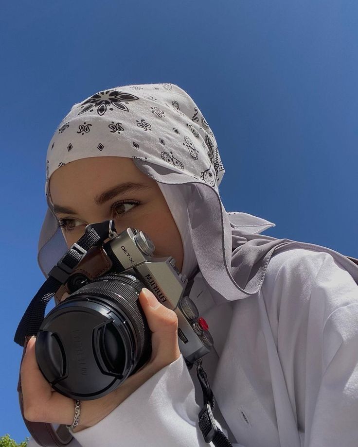 ايا لبارح نمت روحي سلفت كل واحد فيكم 4ملايين
ضركا رجعولي دراهمي بلا مشاكل🙂