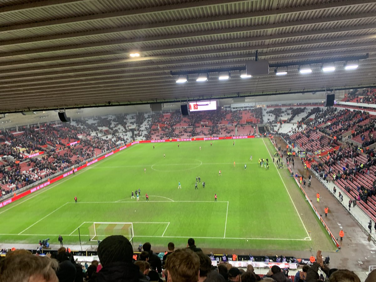 jonkilko's tweet photo. Sunderland away up the red men https://t.co/BoUr0AH4C3
