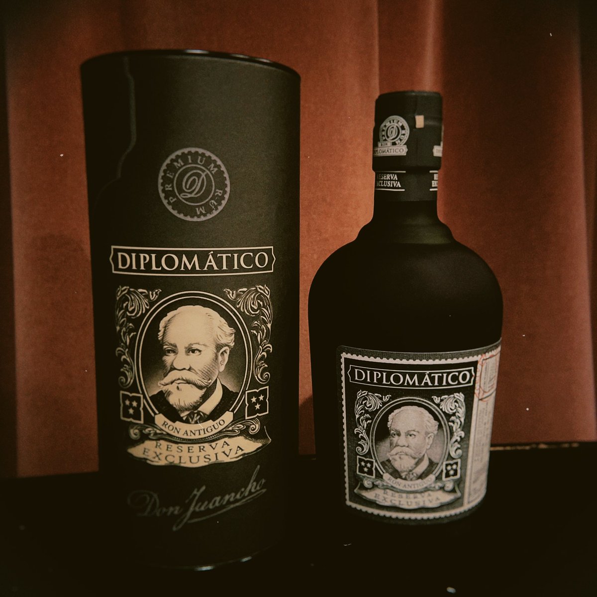 2026/2/12(木)

オープンしました。
今夜は当店でもお馴染みのベネズエラのラム"ディプロマティコ"をご紹介します🇻🇪

甘くフルーティーな香りとスムースな口当たりが特長のプレミアムラムです。3種の蒸留器を使い分ける独自のブレンド技術により初心者から愛好家まで世界中で愛されています🥃✨