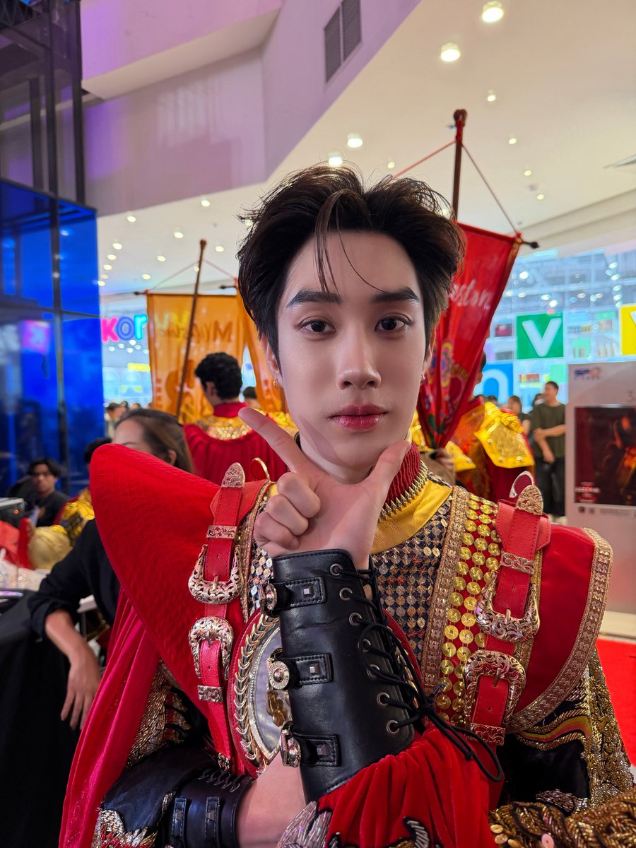 หล่อ ๆๆๆ อย่างผม แล้วใครจะทนไหวเล่าาาา
TLE FIRSTONE CNY AT THE MALL BANGKAE
#TleFirstoneXJoyLuckLove2026