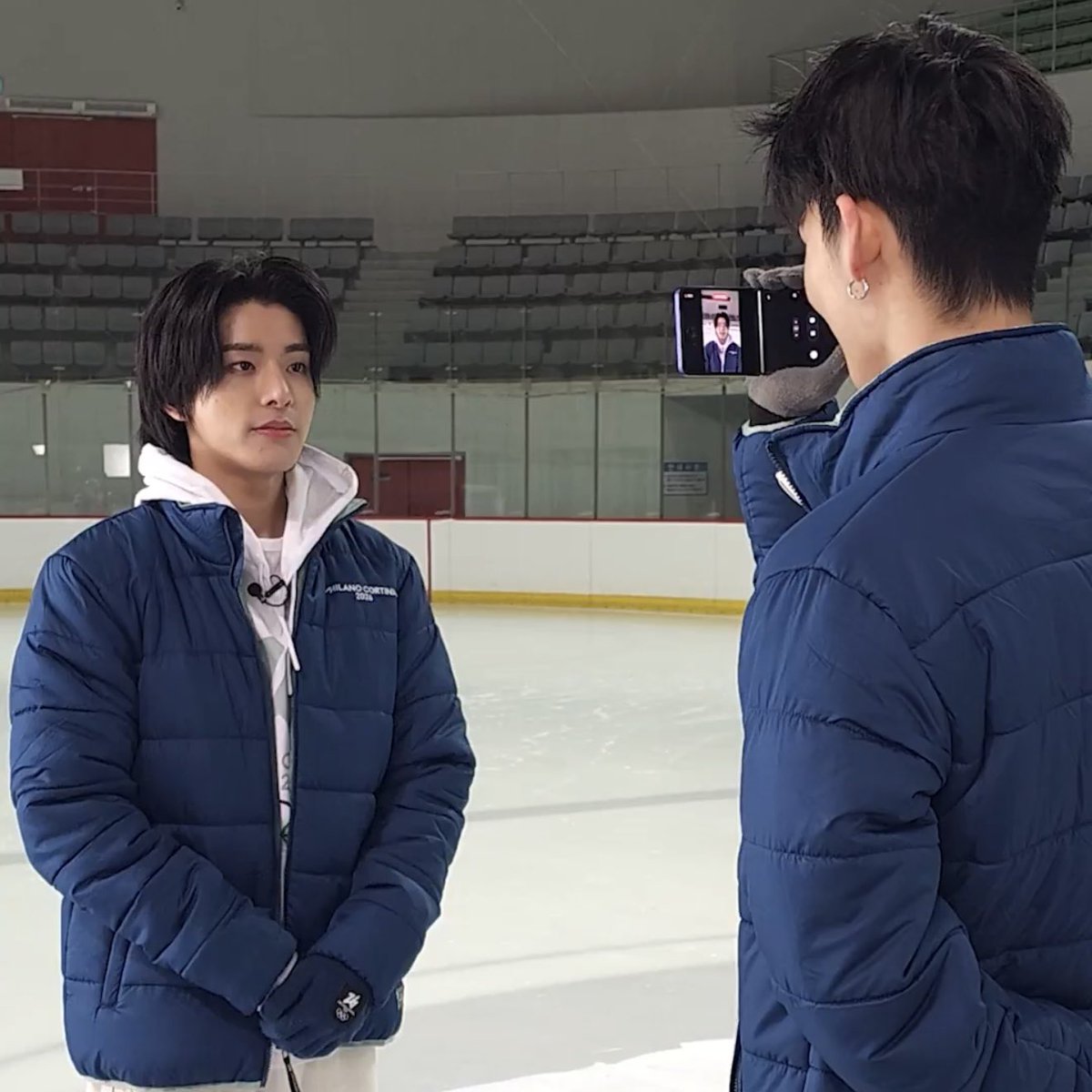 น้องเจคตัวเล็กไปมั้ย ดูส่วนสูงกับของนิกิคือน้องโตแซงหมดแล้วจิง ๆ ด้วย (น่ารัก) ㅠㅠㅠㅠㅠ