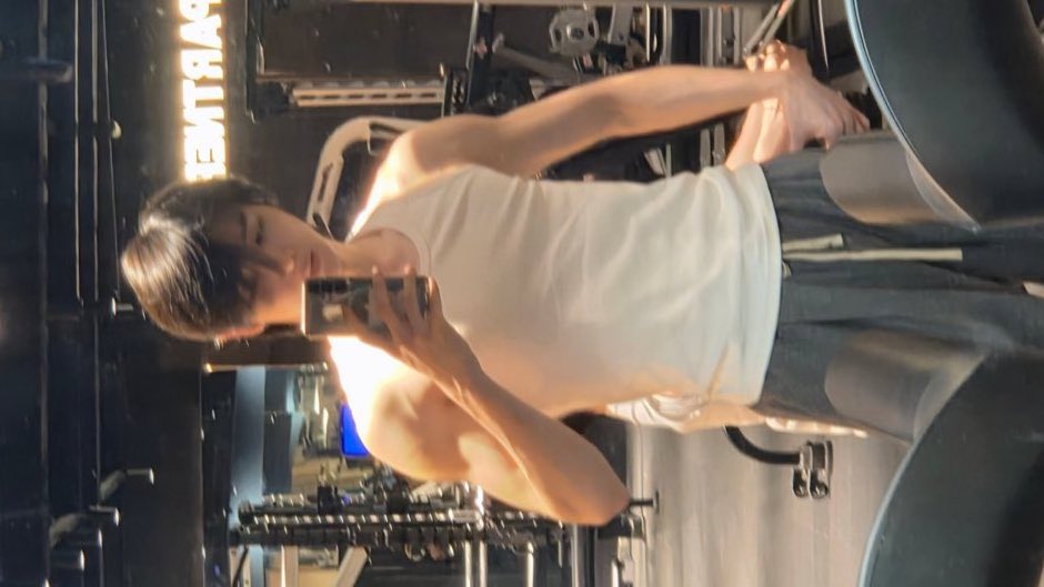 kittyseokbabe's tweet photo. BIG GUY :/ #needthat https://t.co/EZNDQsZm36