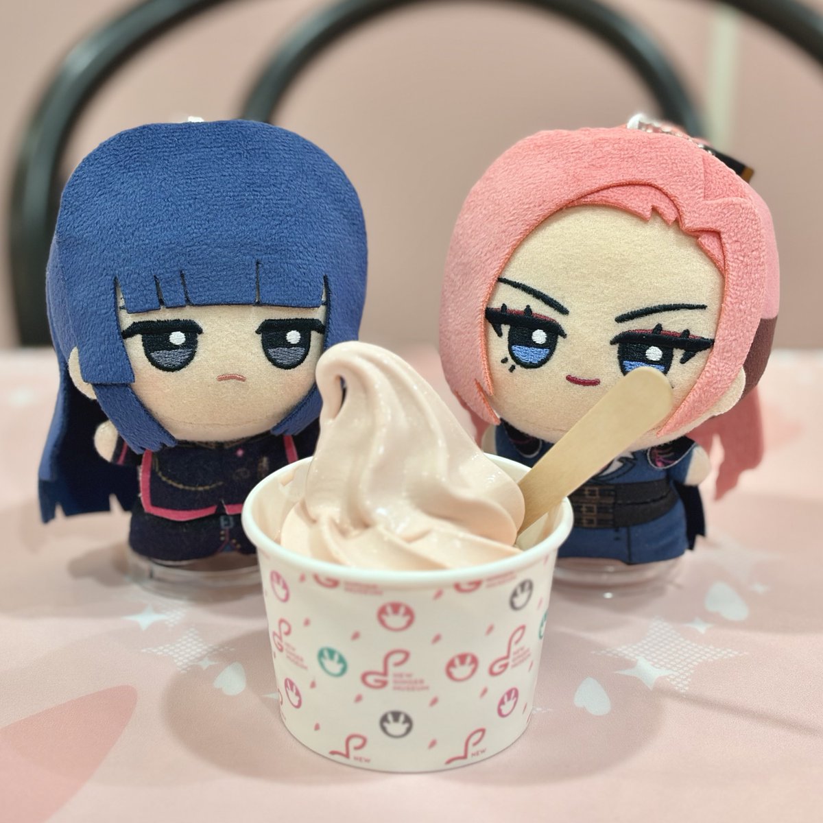 近所にある珍スポットへ🤭✨
ぬい撮りできる場所もあった！
一日館長就任可愛い💓
ソフトクリーム美味しかったね💕
