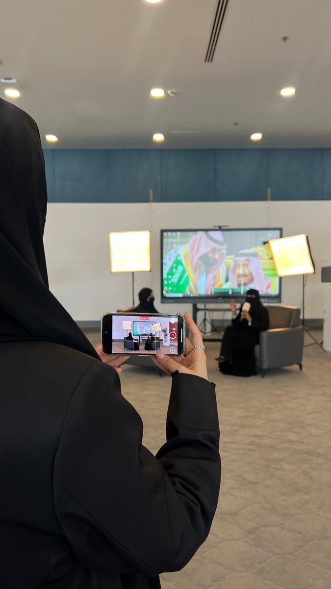 أقام نادي عدسة الطلابي - للطالبات فعالية بعنوان “هي تصنع الأثر” تحت إشراف وكالة العمادة لشؤون الطلاب حيث استقبل النادي خريجة الأصالة هيلة التويجري كصانعة للأثر التي شاركت تجربتها الملهمة وجسدت معنى التأثير والطموح المستمر.