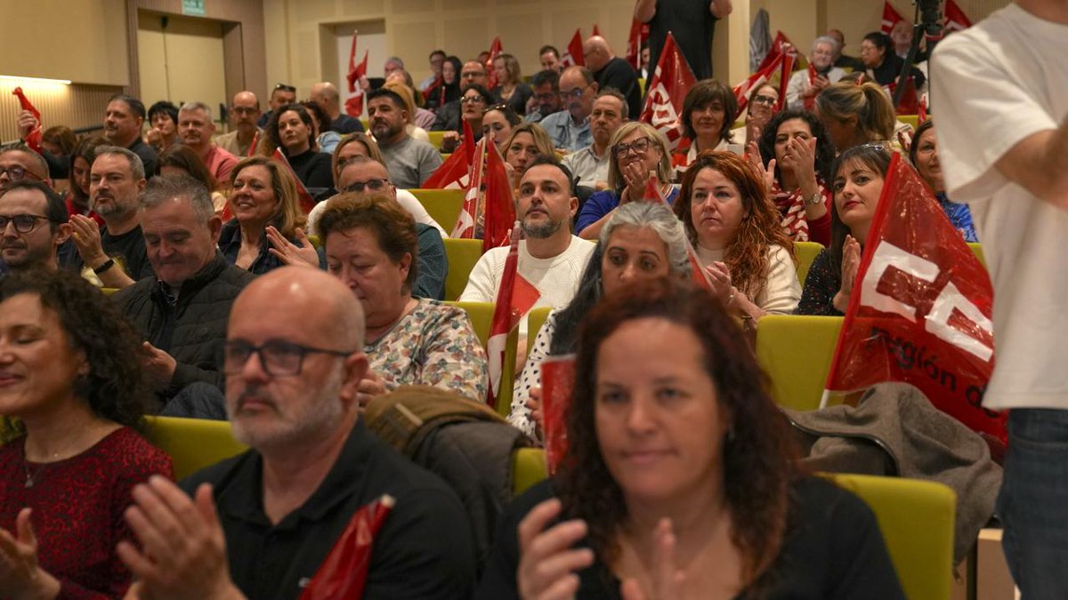CCOO's tweet photo. @UnaiSordo @CCOORM @UMU @reporterortega @PauOrritG @Carmenv81 @CCOOServiciosRM @fscccoorm @FederacionRm @CcooMurcia @CCOOINDUSTRIARM @CCOOHabitat_RM @feccoormurcia 🔴De las respuestas a la acción__ #Murcia
👥@UnaiSordo y Teresa Fuentes

"Tenemos que contribuir a cambiar el estado de ánimo de la clase trabajadora."

#SalariosTechoTiempo https://t.co/Da6FZHoLN1