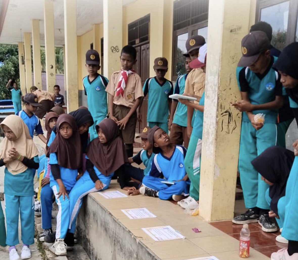 Across #Indonesia, children and youth have huge potential. The <a href="/HumanityfirstID/">Humanity First ID</a> team is investing in #education to give them the best chance for the future.