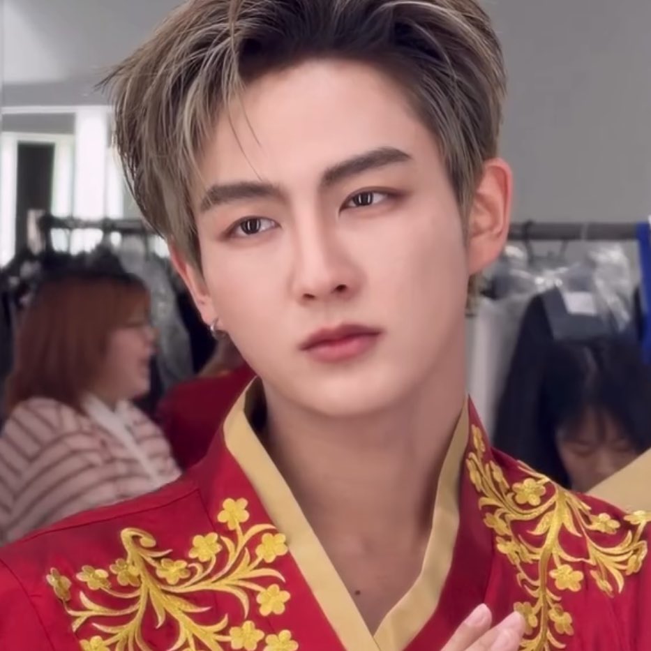 ดื้อกับเฮียหรอ                                แล้วจะทำไมย่ะ