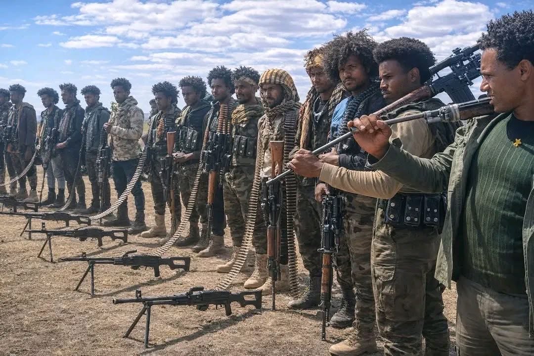 በደብረ ታቦር የፋኖ ኃይሎችና የአገዛዙ  ጦር መካከል በተደረገው ውጊያ አገዛዙ ከ20 ጊዜ በላይ ድሮን ተጠቅሟል:: ይህ በአንድ ቀን በአጭር ሰአት ውስጥ ከ20 ጊዜ በላይ የድሮን ጥቃት በአብዛኛው ኢላማ ያደረገው የመንግስትና የህዝብ ተቋማትን ነው: