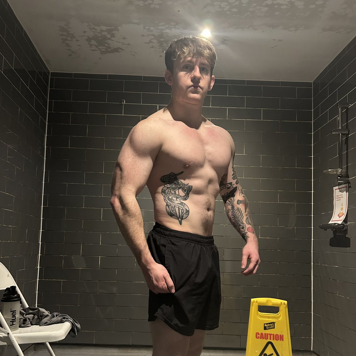 Lighting go crazy! I need a haircut tho.

BACK HOME🏴󠁧󠁢󠁥󠁮󠁧󠁿