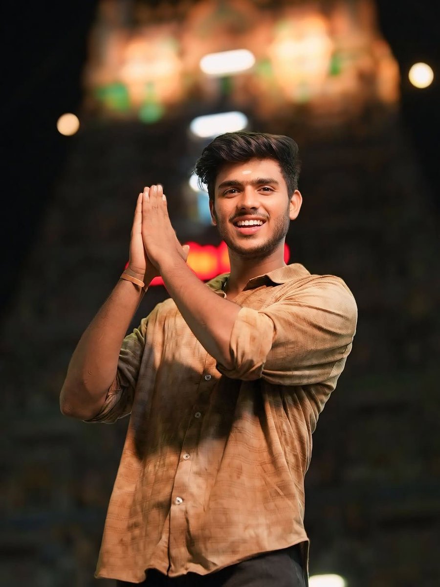 Troll_Cinema's tweet photo. 90s audience connected deeply with #VJSiddhu, GoSu and many... Today’s 2K audience connects with #NRFMVlogs, where #Fayaz leads in influence. ✨ https://t.co/GQMP5BvgNj