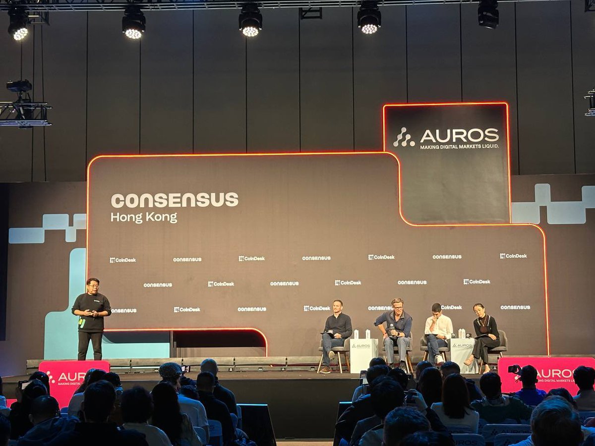 Leoninweb3's tweet photo. Really happy to come across @ellazhang516 at the final stage of #Consesus Hong Kong Pitchfest, and ranked No.2 as the runner-up. The presentation skill I learned from @EASYResidency works really well💎💎💎
Hubble AI offers bespoke trading strategy building through natural language prompts to our AI models.