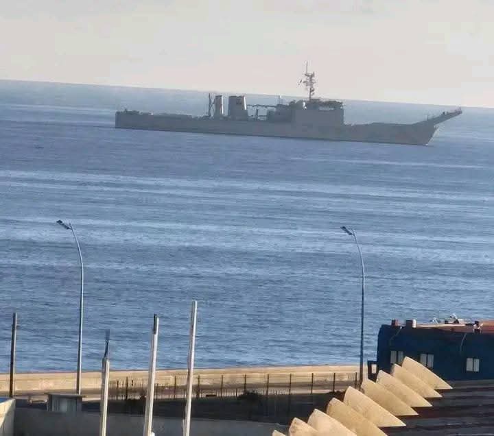 🚢🇲🇽🤝🇨🇺 Buques de la Armada de #México arribaron a la bahía de #LaHabana con ayuda humanitaria para #Cuba 

La carga solidaria incluye principalmente alimentos y artículos de higiene, expresión de los lazos históricos de cooperación entre ambos pueblos.

#CubaNoEstáSola