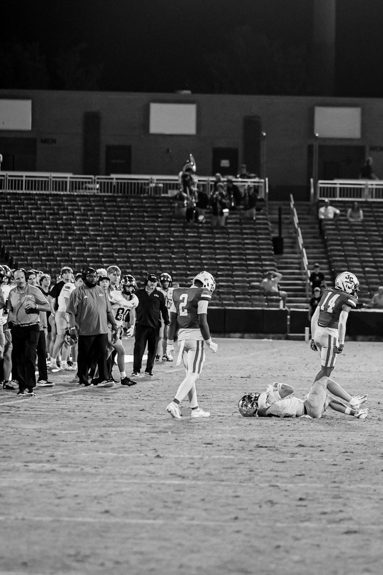 prentice1of1's tweet image. Woke up this morning READY!!!!! I don’t know about y’all but I’m itching to get back on the field, get back to my brothers, and HIT someone. Picks and Pick 6’s are sweet but separating a wide receiver from the football is EXHILARATING!!!!!!! #seniorseasonloading #defend #protect