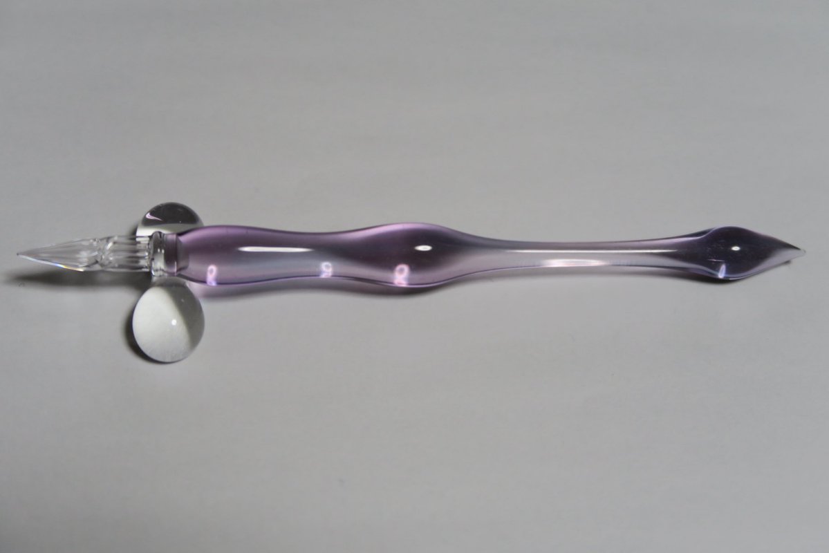 HASE硝子工房コレクション紹介。今回は、灯り 京紫のガラスペン